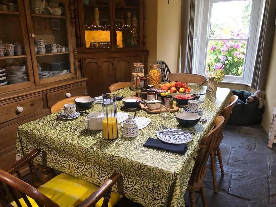 Ynyswen Bed & Breakfast Nantgaredig ภายนอก รูปภาพ